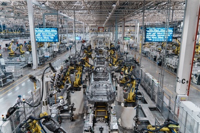 见证一辆AITO问界新M7的诞生,探访赛力斯汽车智慧工厂