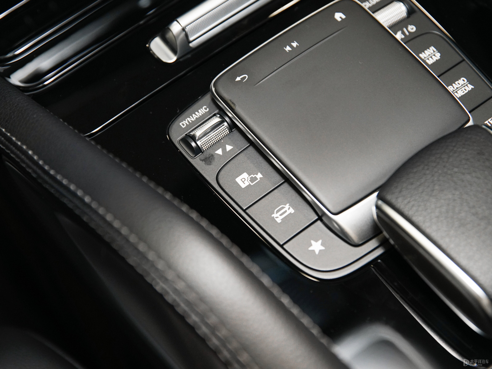 奔驰GLE 轿跑SUV 新能源 2021款 GLE 350e 4MATIC内饰
